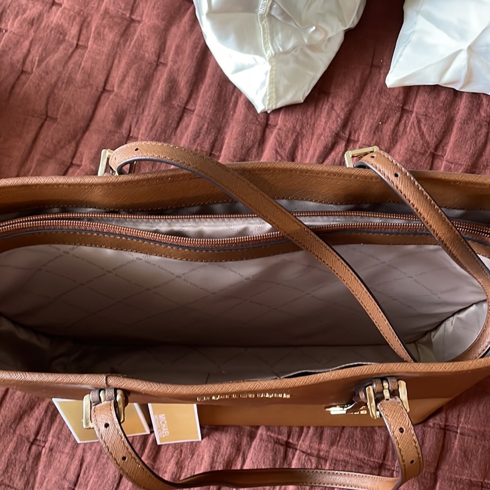 Micheal Kors new with tags jet set travel luggage. Large carry all tote. - Picture 2 of 7